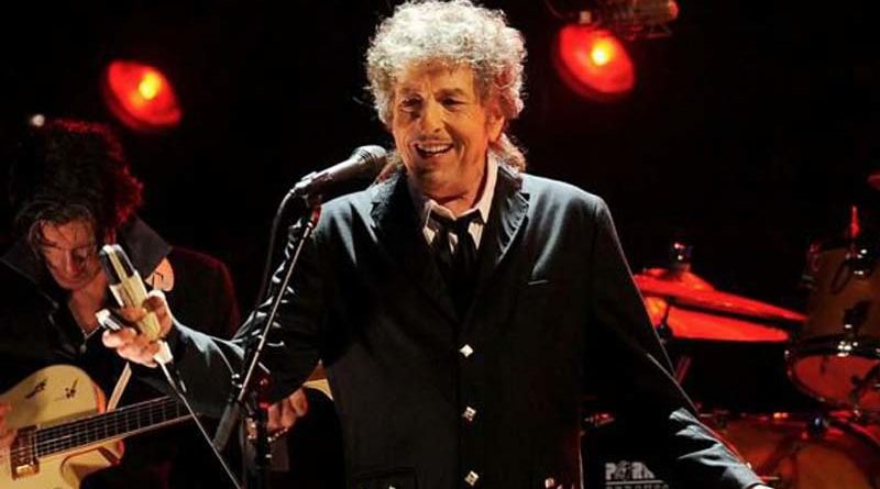 Bob Dylan cerró su concierto en Sevilla con "miralá cara a cara"