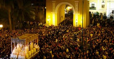 Sevilla celebrará "la madrugá", alegando que es de noche y el virus está dormido