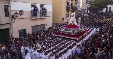 Los costaleros de Sevilla llevarán los pasos como en Málaga para guardar la distancia de seguridad