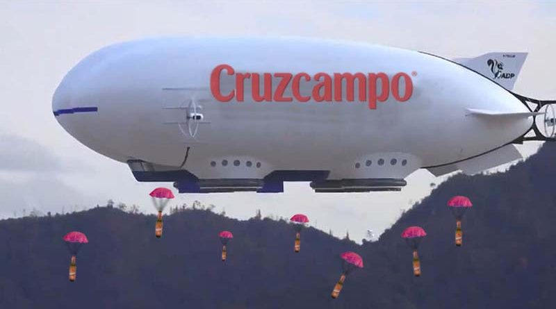 Cruzcampo envía lanza botellines de emergencia para los sevillanos confinados